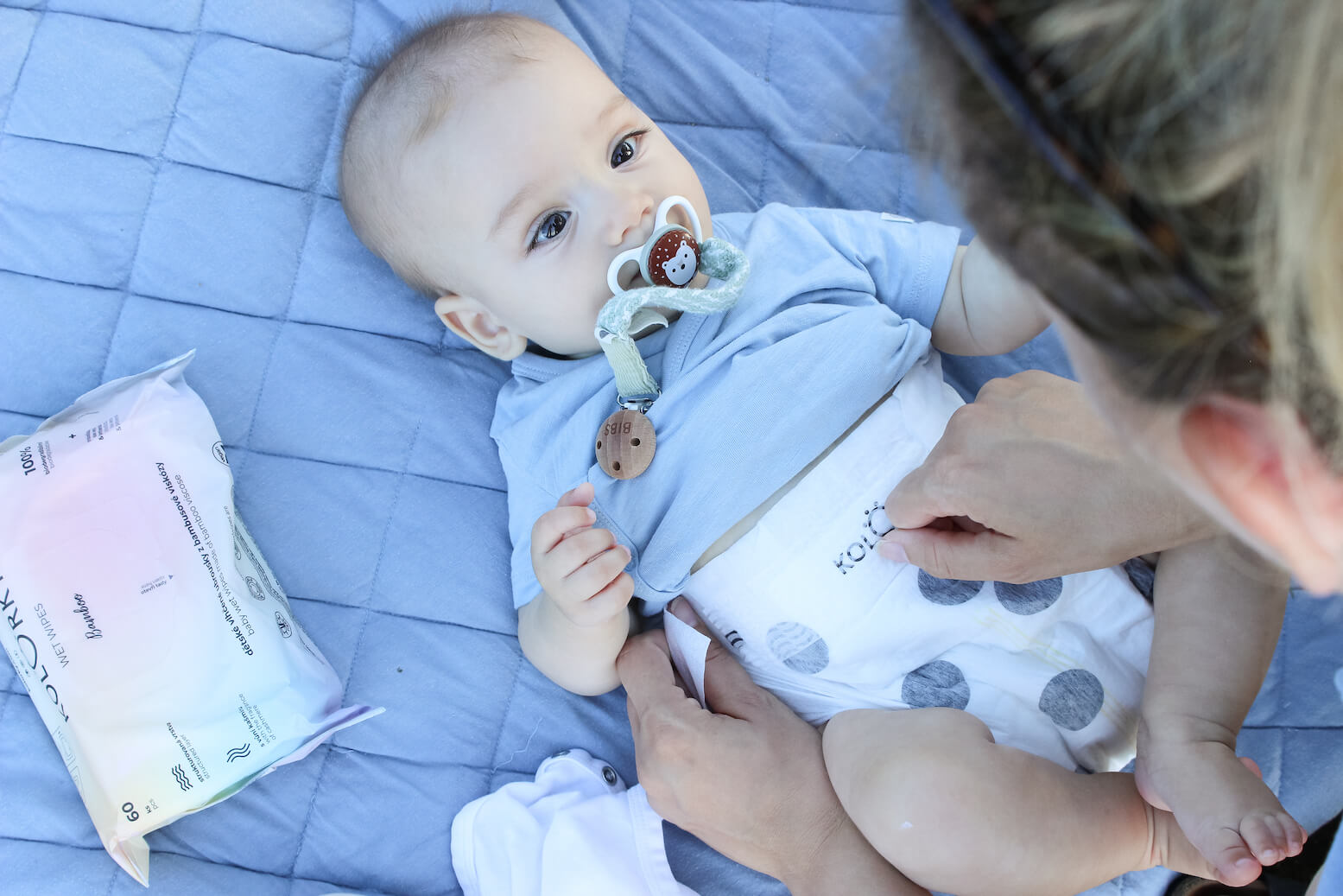 DELUXE VELVET Puntíky