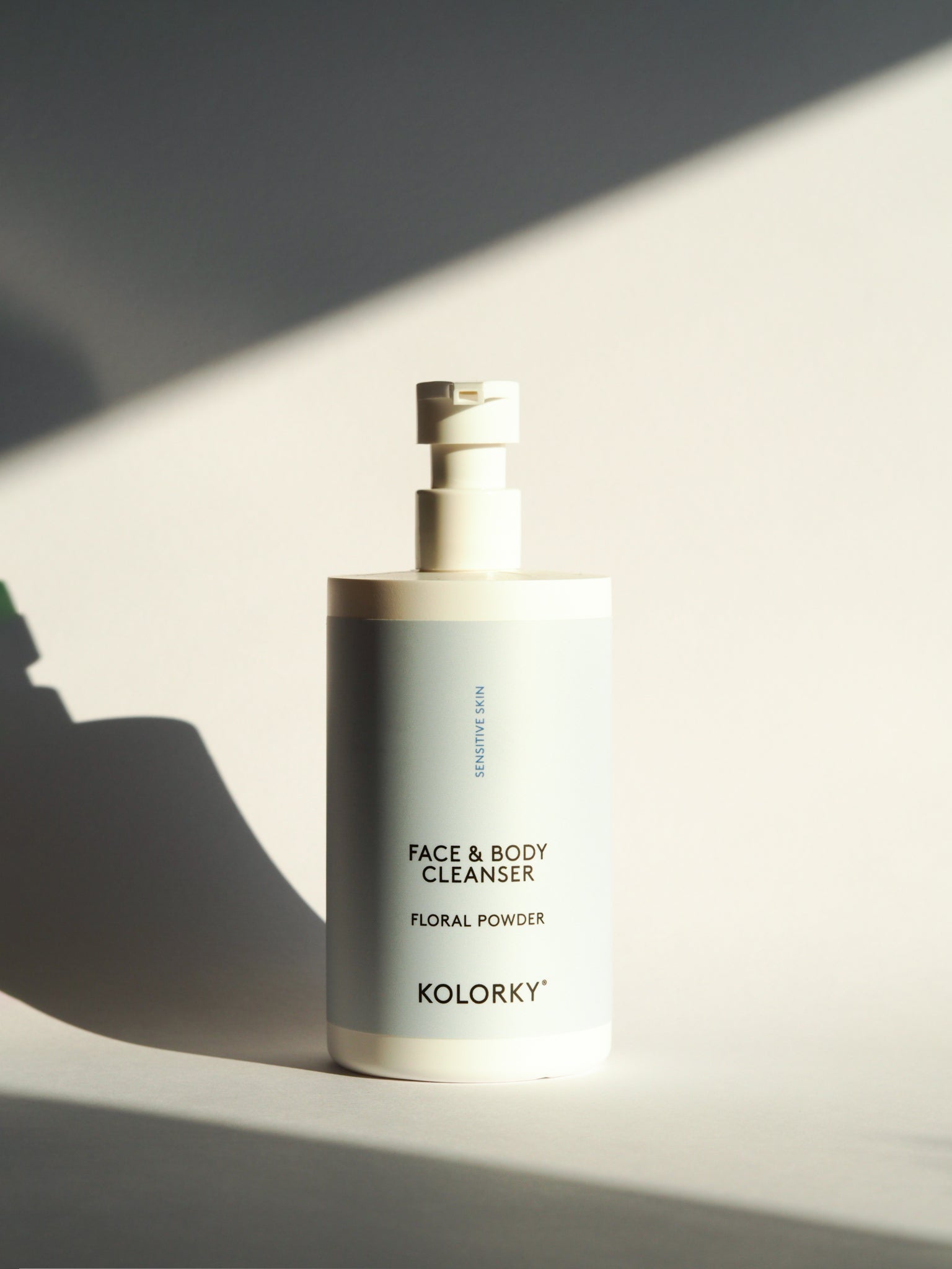 FACE & BODY CLEANSER, Floral Powder,  390 ml