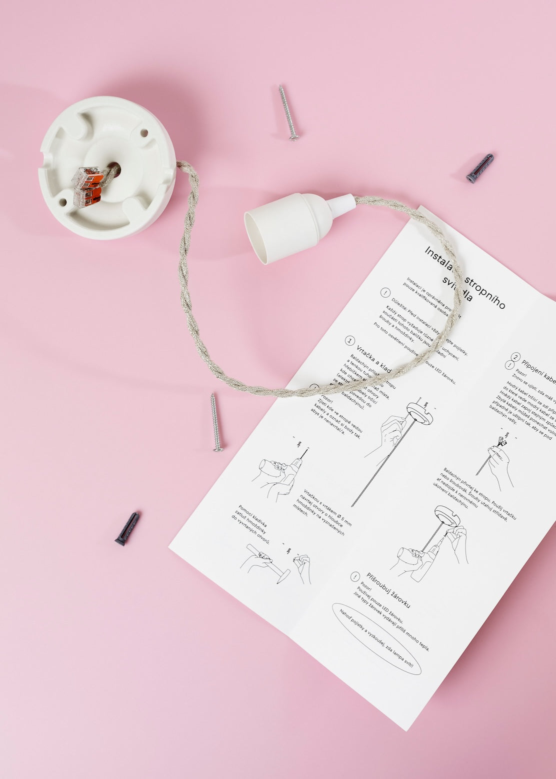 Keramické stropní svítidlo pro zavěšení lampy